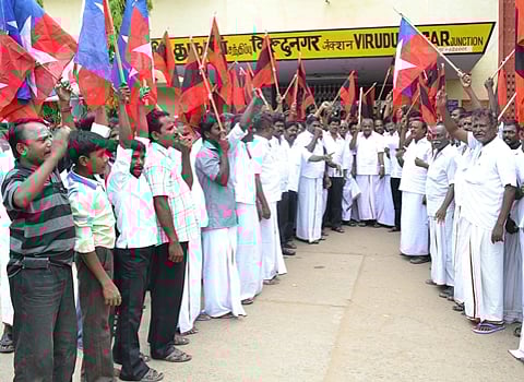 விருதுநகரில் ரயில் மறியல் போராட்டத்தில் ஈடுபட்ட மதிமுகவினர் 100 பேர் கைது