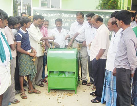 நிலக்கடலையை பிரித்தெடுக்கும் இயந்திரம்