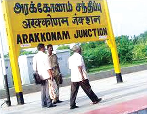 கரோனா சிகிச்சைக்குத் தயாராகும் அரக்கோணம் ரயில்வே மருத்துவமனை