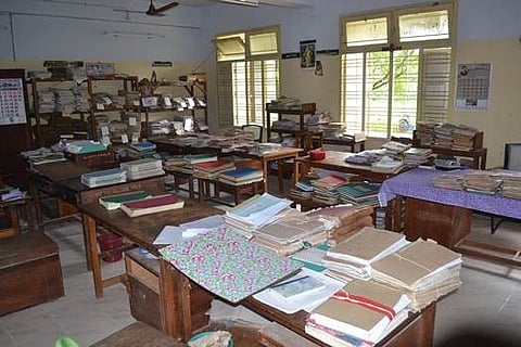 வணிக வரித்துறை அலுவலர்கள் சங்கத்தினர் வேலை நிறுத்தப்போராட்டத்தால் பணிகள் பாதிப்பு