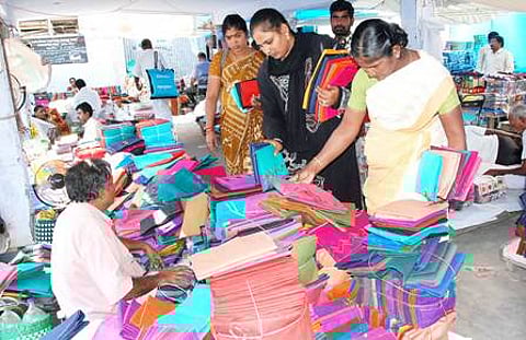 ஜவுளிச்சந்தையில் வர்த்தகம் முடக்கம்: உற்பத்தியாளர் கவலை