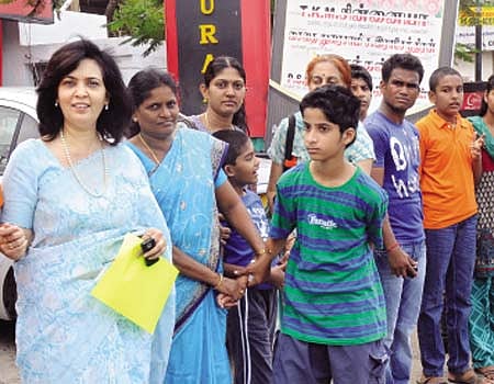 ஆடிஸம்: தேவை அன்பான ஸ்பரிசம்!