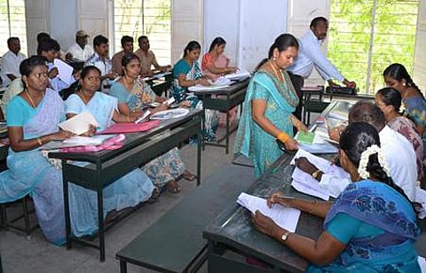 விருதுநகர் மாவட்டத்தில் சிறப்பாசிரியர்களுக்கான நேர்முகத் தேர்வில் 582 பேர் பங்கேற்பு