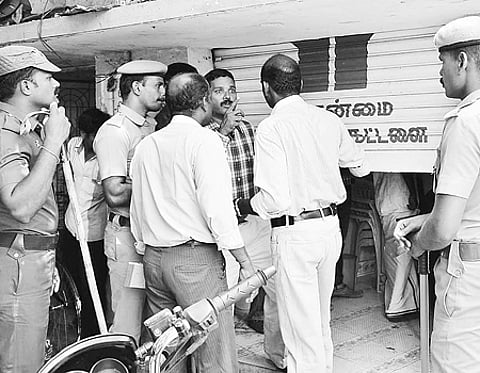 வெடிபொருள்கள் பறிமுதல் செய்யப்பட்ட சம்பவம்: மேலப்பாளையத்தில் 8 இடங்களில் போலீஸ் சோதனை