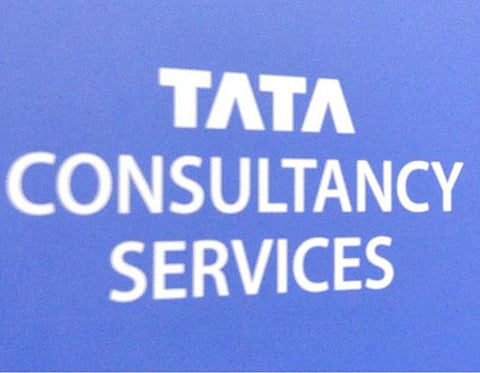 12,000 பேரை பணி நீக்குவதாக டிசிஎஸ் அறிவிப்பு நிலைமை கவனித்து வருவதாக மத்திய அரசு தகவல்