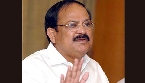 சுயமரியாதை இருந்தால் பிரதமர் பதவியை மன்மோகன்சிங் ராஜிநாமா செய்ய வேண்டும்: வெங்கையா நாயுடு