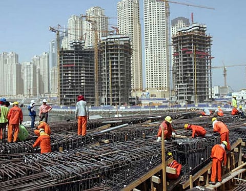 ஒரே மாதத்தில் கட்டுமானப் பொருள்களின் விலை 20% உயர்வு: நடுத்தர மக்களின் சொந்த வீடு கனவு தகர்கிறது