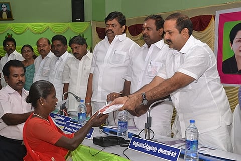 அரசு திட்டங்கள் குறித்து பொதுமக்களிடம் அலுவலர்கள் விழிப்புணர்வு ஏற்படுத்த வேண்டும்: அமைச்சர் பி.வி.ரமணா