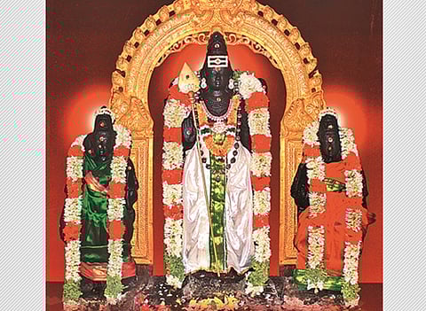 ஞானமலையில் ஞானவேல் மண்டபம்!