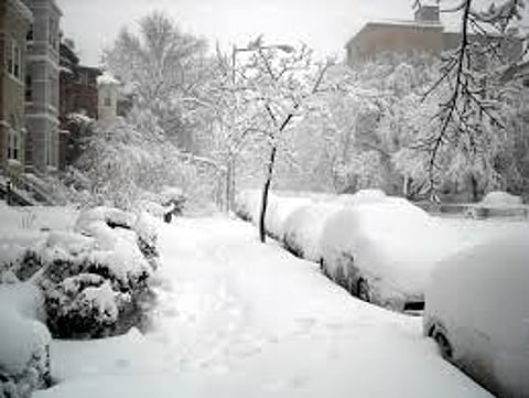 காஷ்மீரில் கடும் பனிப்பொழிவு: இயல்பு வாழ்க்கை பாதிப்பு