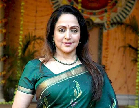 நடிகை ஹேமமாலினி முன்னிலை!