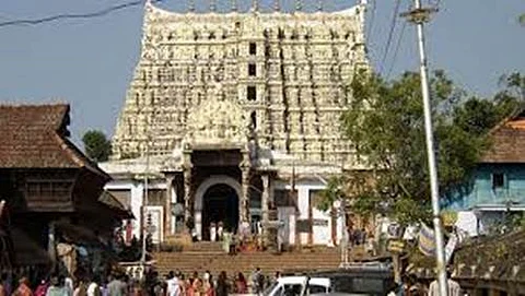 குருவாயூர் கோயிலுக்கு கடும் போட்டியாக மாறுகிறதா பத்மநாபசுவாமி திருக்கோயில்?