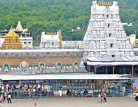 ஏழுமலையான் வி.ஐ.பி. பிரேக் தரிசனத்தில் சாதாரண பக்தா்கள் அனுமதி: தேவஸ்தானம் ஆலோசனை