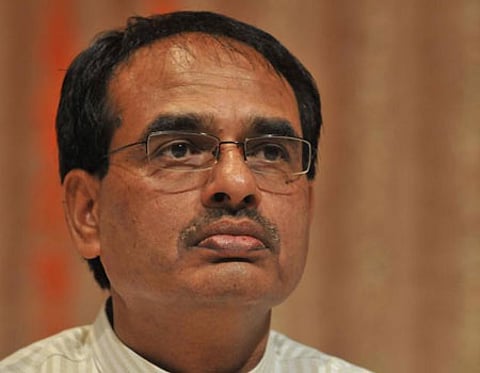 விவசாயிகளின் குடும்பங்களை சிவாராஜ் சிங் சௌஹான் நேரில் சென்று ஆதரவு