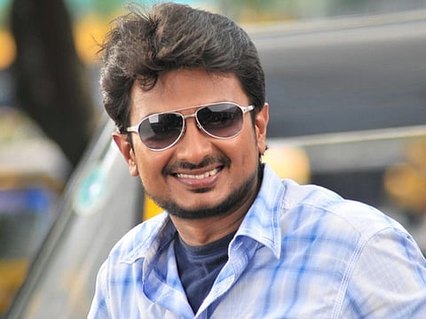 எந்த பதவியிலும் இல்லாத உதயநிதி கட்சிக் கொடி ஏற்றுவதால் திமுக-வில் சலசலப்பு