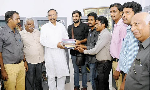 சென்னை பத்திரிகையாளர் மன்றத்தில் புதிய நூலகம்: தினமணி ஆசிரியர் திறந்து வைத்தார்