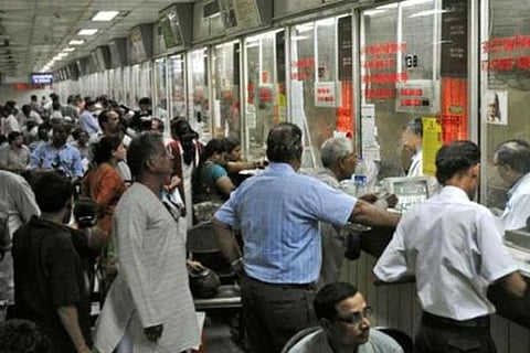 ரயில் டிக்கெட் கவுண்டரில் மீதி சில்லறைத் தொகையை கொடுக்காதது குற்றமா? - இந்திய ரயில்வே பதில்
