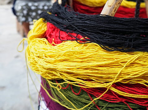 ஜாதியை குறிக்கும் வண்ண கயிறுகள்: மனித உரிமை ஆணையம் நோட்டீஸ்