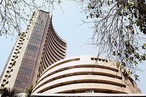 மும்பை பங்குச்சந்தை ஏற்றத்துடன் துவக்கம்