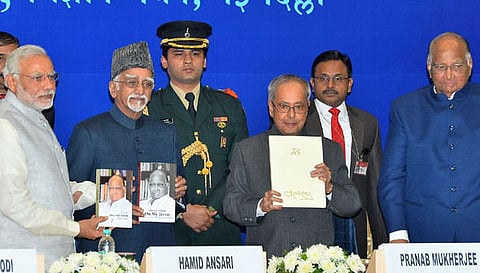 சரத் பவார் புத்தகம்: சுதந்திரமாக சிந்திப்போரை சோனியா விரும்பவில்லை என தகவல்