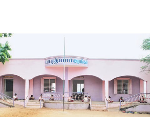 அவ்வையார் குடில்... இளங்கோவடிகள் குடில்... காமராஜர் குடில்!