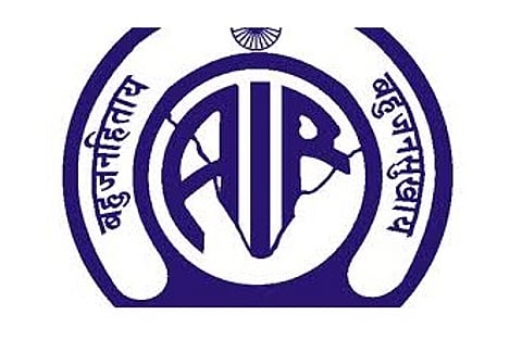 வானொலியில் அறிவிப்பாளர் பணி: தகுதியுள்ளவர்கள் விண்ணப்பிக்கலாம்