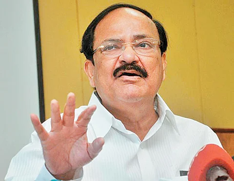 தாய்மொழி கல்விக்கு அடுத்தபடியாகவே மற்ற மொழிகள் இருக்க வேண்டும்: வெங்கய்ய நாயுடு பேச்சு