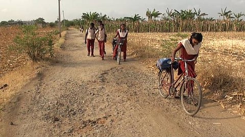 விருதுநகர் பகுதியில் குண்டும், குழியுமான தார்ச்சாலைகளால் பொதுமக்கள் அவதி