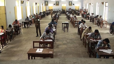 விருதுநகரில் சார்பு-ஆய்வாளர் பணிக்கான எழுத்துத் தேர்வை 4057 பேர் எழுதினர்