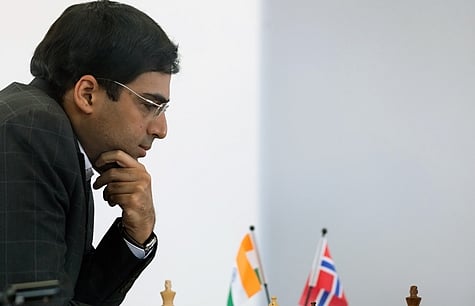 விஸ்வநாதன் ஆனந்த் அபார வெற்றி; பரபரப்பான கட்டத்தில் இறுதிச் சுற்று!