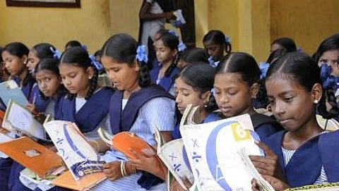 பள்ளி மாற்றுச் சான்றிதழில் சாதியைக் குறிப்பிடத் தேவையில்லை: பள்ளிக் கல்வித் துறை அதிரடி