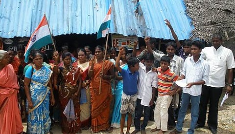 அருந்தவம்புலத்தில் டாஸ்மாக் கடையை அகற்றக்கோரி பெண்கள்,சிறுவர்கள் முற்றுகை