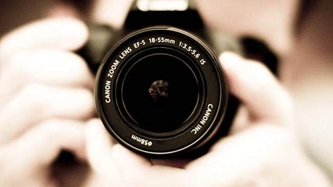 பேக்கரி கழிப்பறையில் ரகசிய கேமரா!