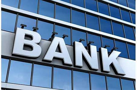 வங்கி ஊழியர் நெஞ்சுவலியால் மயங்கி விழுந்து பலியான பரிதாபம்