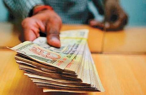 பழைய நோட்டுகளை மாற்ற மார்ச் வரை மக்களுக்கு வாய்ப்பளிக்காதது ஏன்? மத்திய அரசுக்கு உச்ச நீதிமன்றம் கேள்வி