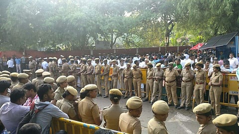ஜெயலலிதாவின் இறுதிச் சடங்கு: வெளி மாவட்டங்களிலிருந்து 10,000 போலீஸார் குவிப்பு