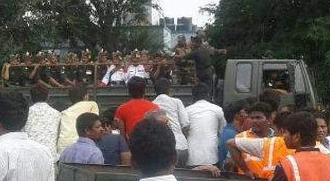 முதல்வர் ஜெயலலிதாவின் உடல் முப்படைகளிடம் ஒப்படைக்கப்பட்டது