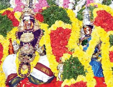 இறைவனுக்கு விலகிய நந்தி!