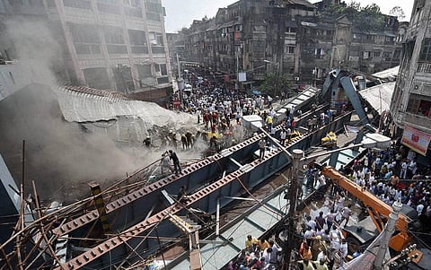 கொல்கத்தா பாலம் இடிந்து விபத்து: பலி 18 ஆக உயர்வு