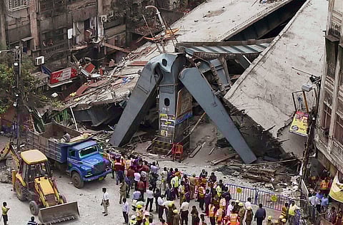 கொல்கத்தாவில் பாலம் இடிந்து விழுந்த விபத்தில் பலி எண்ணிக்கை உயர்வு