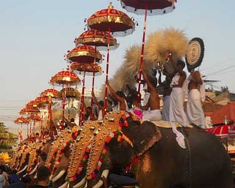 உயர் நீதிமன்ற வழிகாட்டுதல்படி பூரம் திருவிழா: உம்மன் சாண்டி விளக்கம்