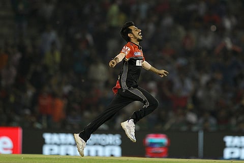 வினய் குமார் சாதனையை தகர்க்க சாஹலுக்கு அறிய வாய்ப்பு: பெங்களூரு பந்துவீச்சு தேர்வு