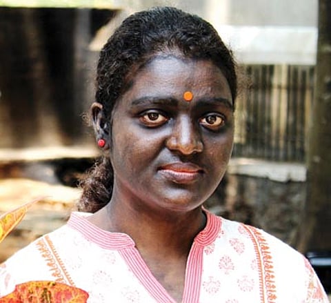 125- நாள் தொடர்ந்து கருப்பு மேக்கப்!