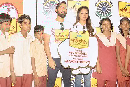 கல்விக்கு முக்கியத்துவம் அளிக்க வேண்டும்: தீபிகா பலிக்கல்