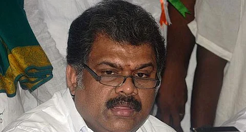 இடைத்தேர்தலில் அதிமுக வெற்றிபெற வேண்டும்: ஜி.கே. வாசன்