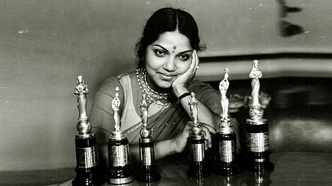 பி.பானுமதியின் அவள் ஏற்றிய தீபங்கள்