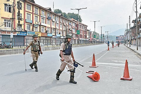 காஷ்மீர் வன்முறை: காயமடைந்த இளைஞர் பலி; உயிரிழந்தோர் எண்ணிக்கை 44 ஆக உயர்வு