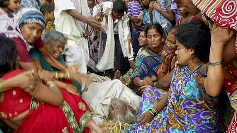 உத்தரப்பிரதேசத்தில் கள்ளச்சாராயம் குடித்து ஐந்து பேர் பலி !