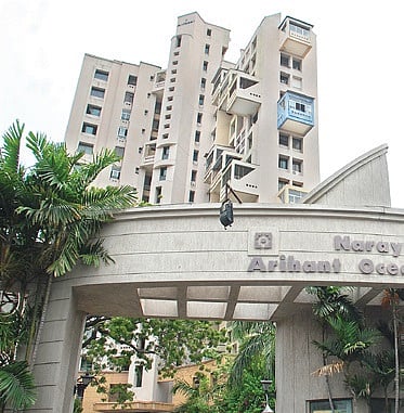 12-வது மாடி ஜன்னலில் இருந்து தவறி விழுந்து இறந்த குழந்தை!