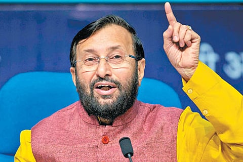 கல்வியில் அரசியல் கட்சிகளின் தலையீடு கூடாது